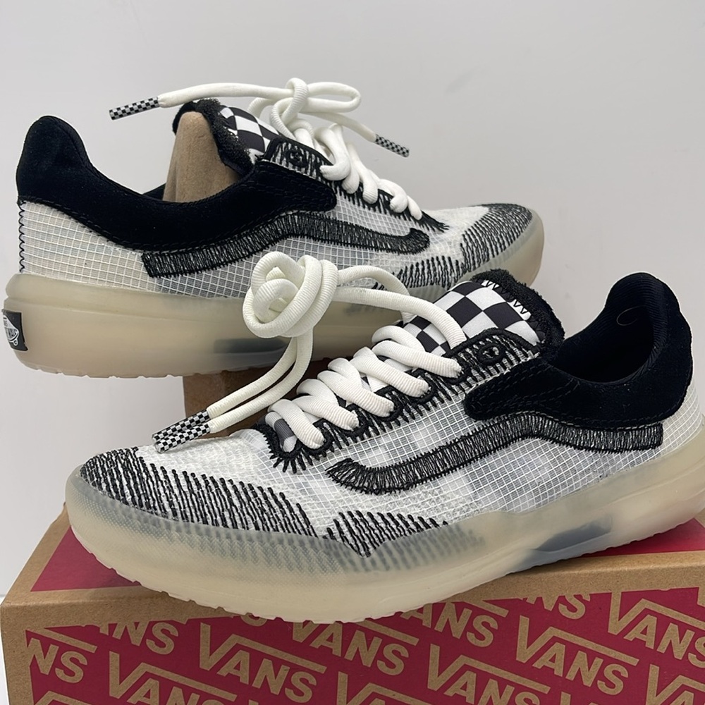 Vans WMNS Ultimatewaffle Checkers White/Black
VN0007NJYB2 Sneakers - Picture 9 of 16